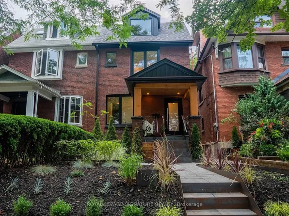 166 Oakmount Rd Floor 2, Toronto, ON M6P 2M9