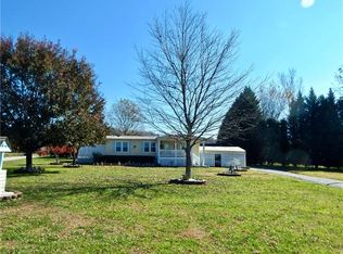 1 Autumnwood Ln, Hendersonville, NC 28792