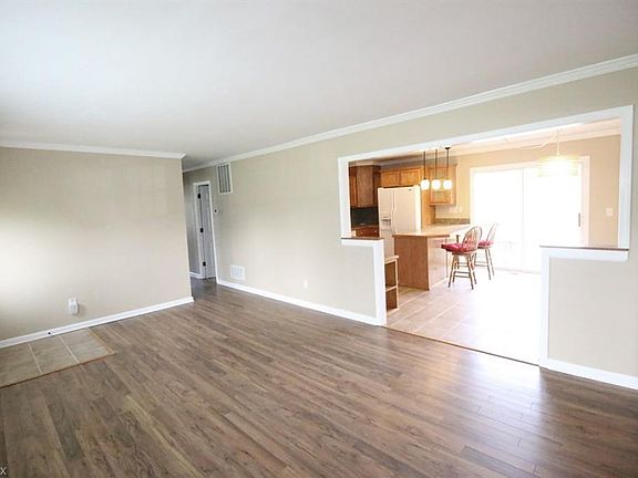 3rd image of 250 McKinney Blvd