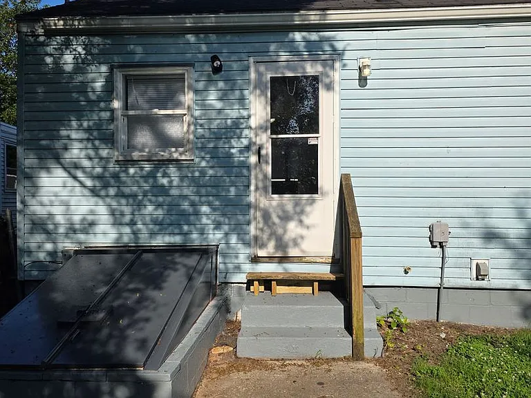 730 N Elmer St — Photo 8