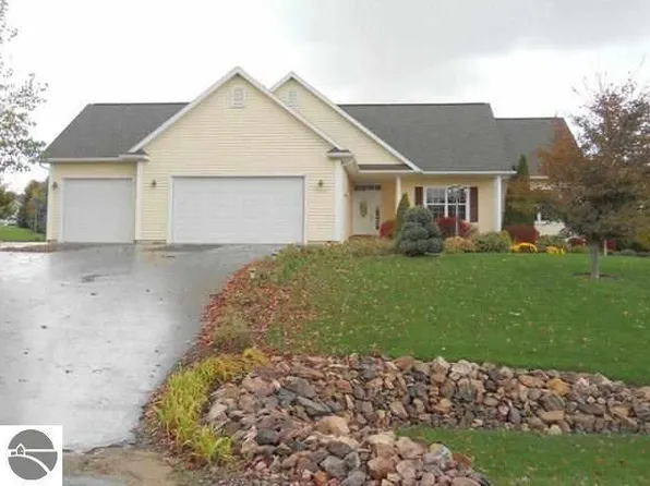 3846 Stoneridge Dr, Traverse City, MI 49684
