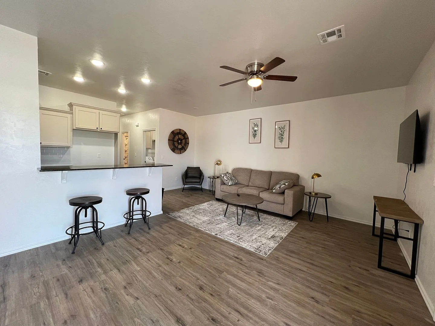 1420 SW Texas — Photo 2