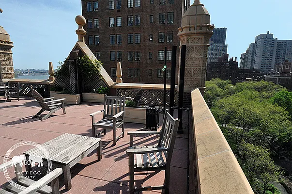 Sold by East Egg Realty | media 22