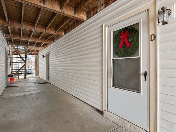 3rd image of 1445 Whispering Creek Dr APT D