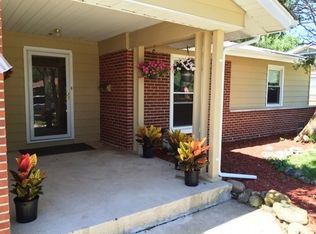 52 Woodcrest Ln, Elk Grove Village, IL 60007