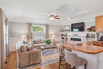 1 bed, 600 sqft, $2,400 — Photo 3