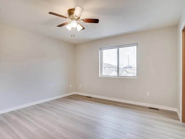 805 Angel Ct — Photo 41