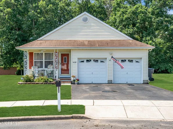 1428 Petunia Way S, Toms River, NJ 08755