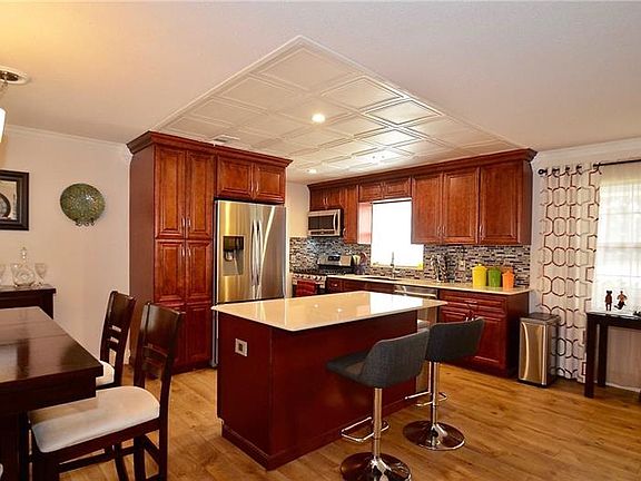4th image of 7605 Mistletoe Ct