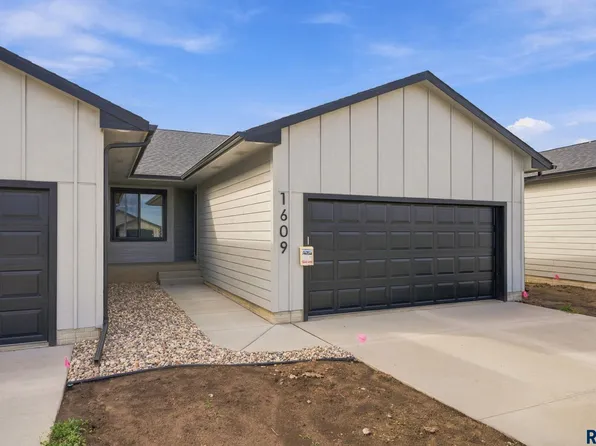 1609 N Tina Dr, Sioux Falls, SD 57110