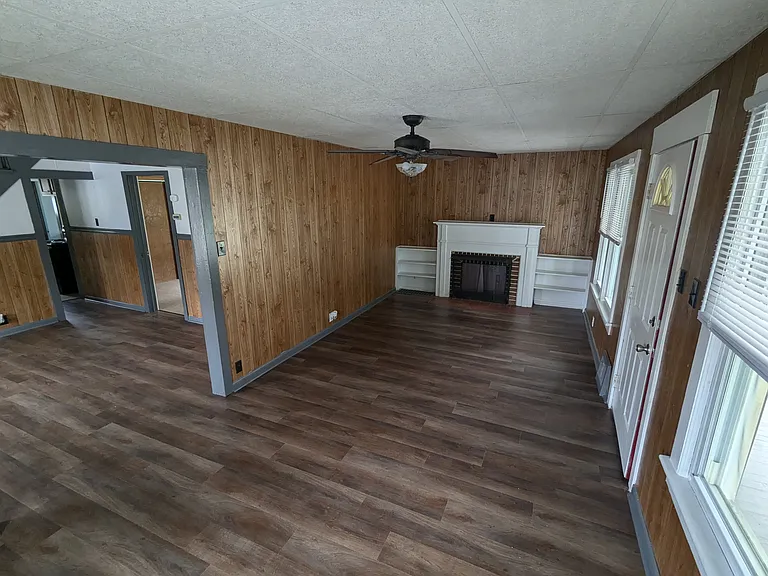 1031 Mount Tom Rd — Photo 10