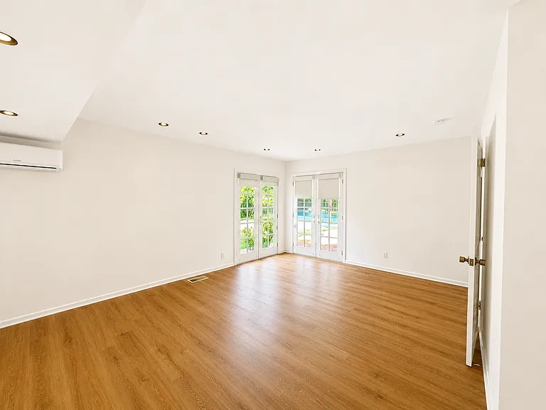 2570 Wallingford Rd — Photo 5