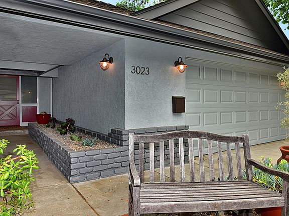 3rd image of 3023 Sycamore Ave