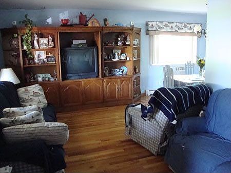 2nd image of 32 Ronkonkoma Blvd