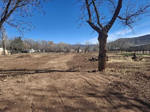 5 Sacramento Pl, La Luz, NM 88337