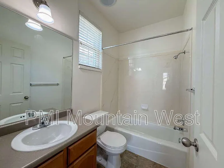443 Kent Dr — Photo 12