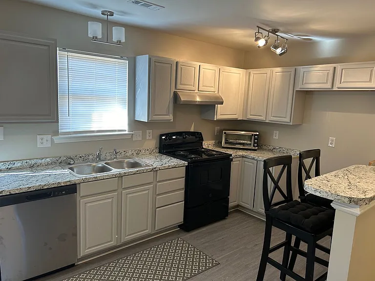 907 Rucker Cliff Dr — Photo 11