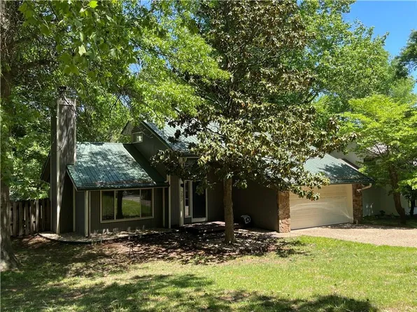 202 Lake Rd, Springdale, AR 72764