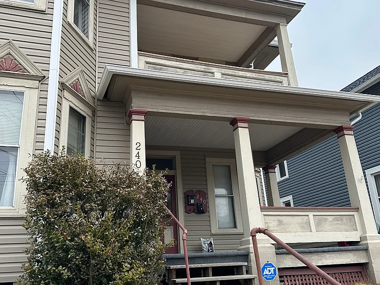 240 W Penn St #2 — Photo 1