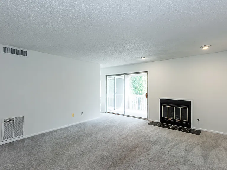 46 Little Silver Ct SE #46 — Photo 5