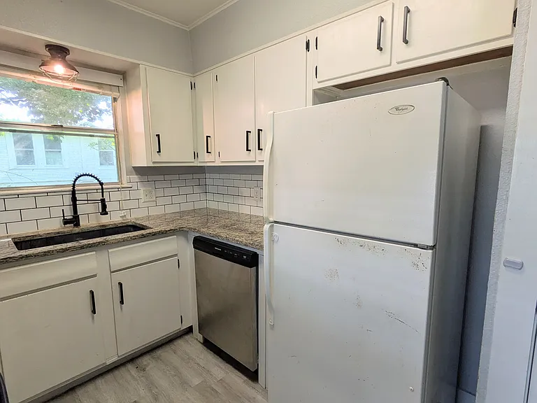 1309 W Hopkins St #A — Photo 8