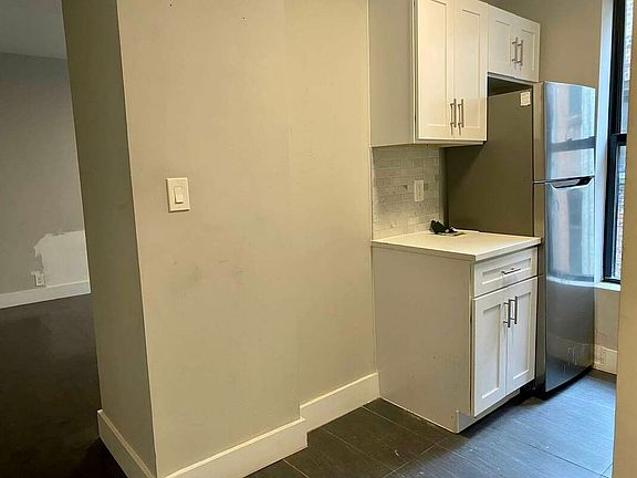 5th image of 124 E 103rd St APT 23