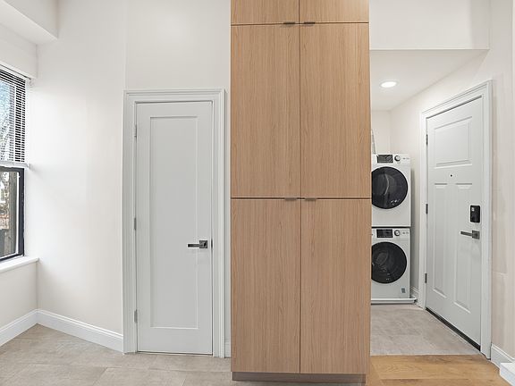 4th image of 233 1/2 Summit Ave APT 2