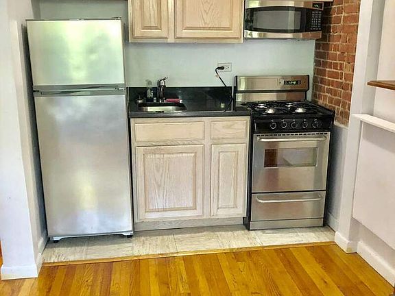 2nd image of 59 W 82nd St APT 3R