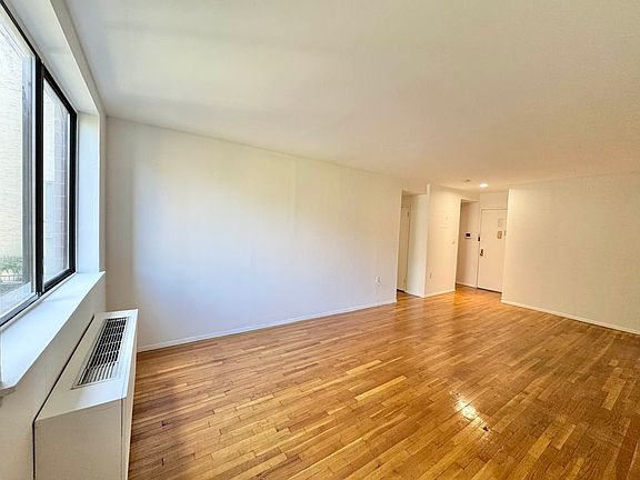 3rd image of 433 W 43rd St APT 4A