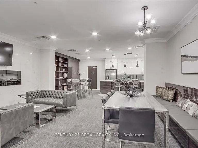 112 King St E #414 — Photo 24