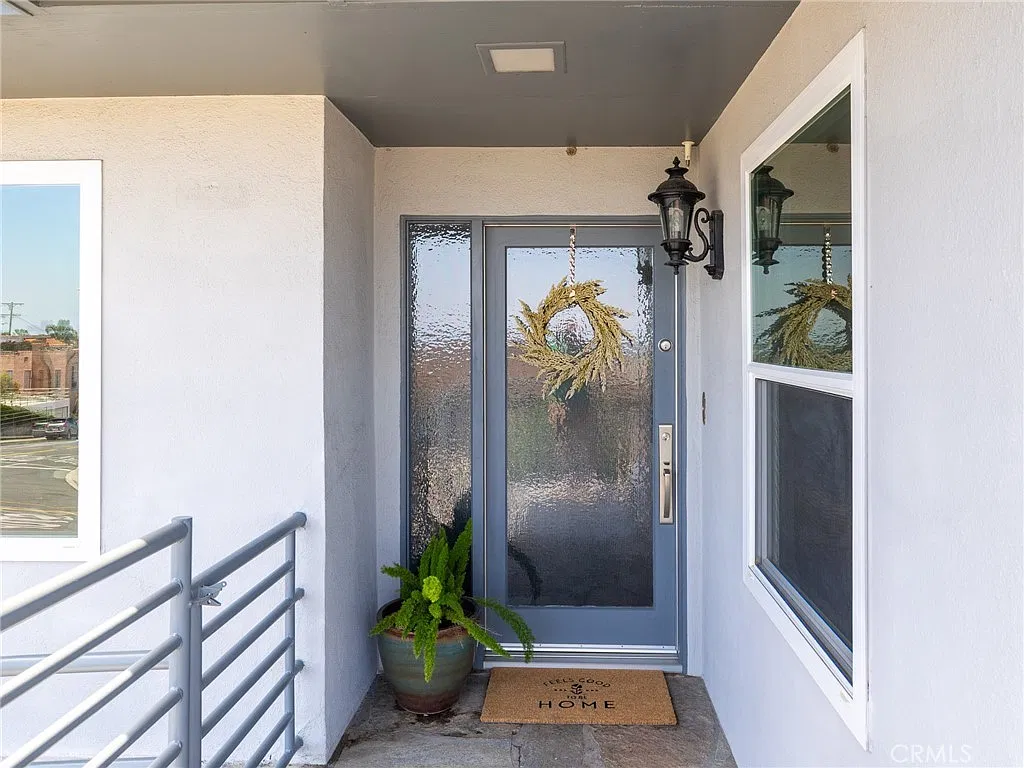 2 bed, 1826 sqft, $5,100 — Photo 2