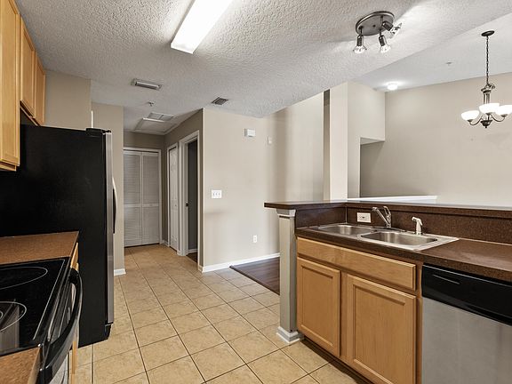 4th image of 7055 Deer Lodge Cir #109-1