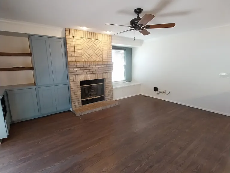 9786 Buckingham Ct — Photo 11