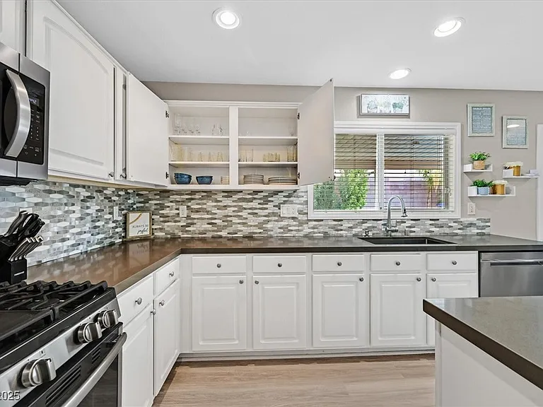 2735 Peekskill Ave — Photo 13