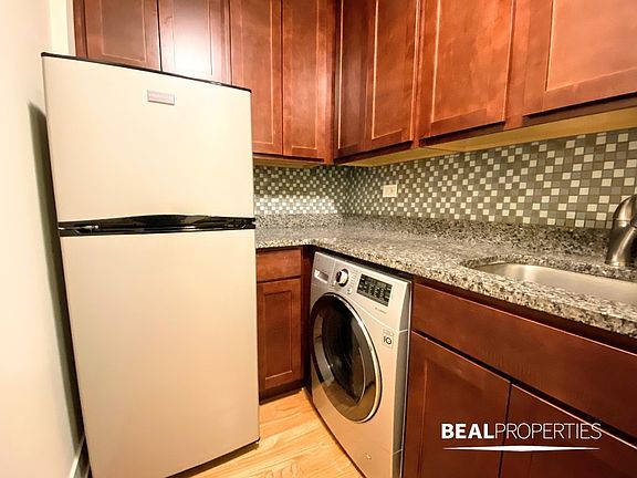 5th image of 555 W Arlington Pl APT 202