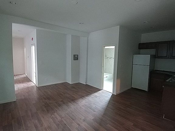 4th image of 20 Franklin St