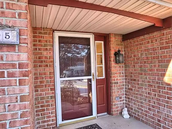 Can park up to 5 vehicles
