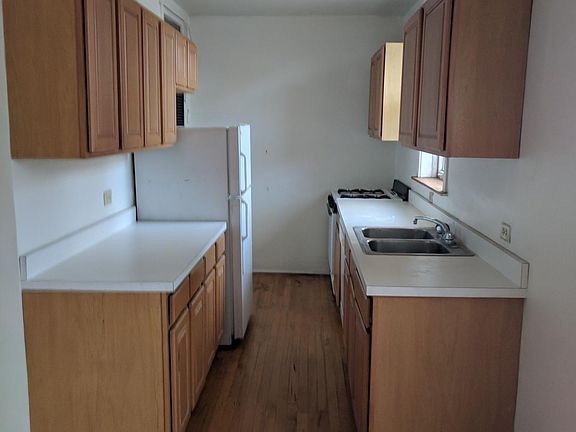 5th image of 4243 1/2 N Hermitage Ave