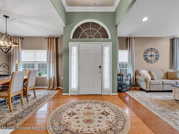 5th image of 125 Belvedere Drive N