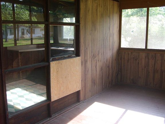 2nd image of 1922 Linda Ave