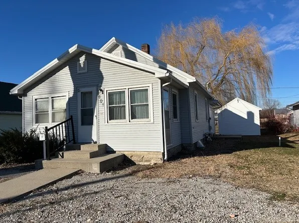 404 7th St, Belle Plaine, IA 52208