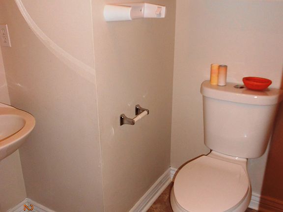 Main level guest bath