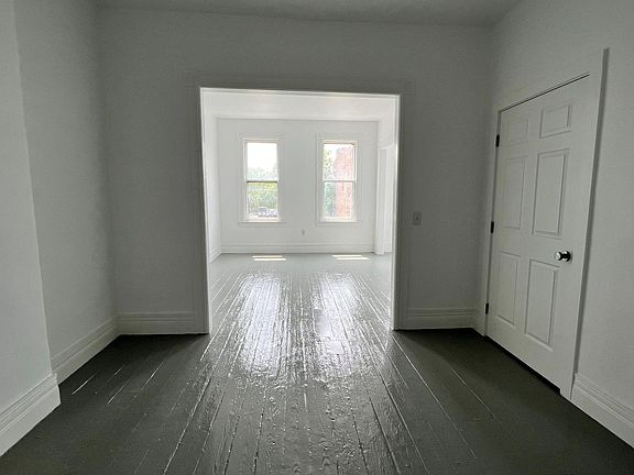 Center- Living Room toward Bedrooms