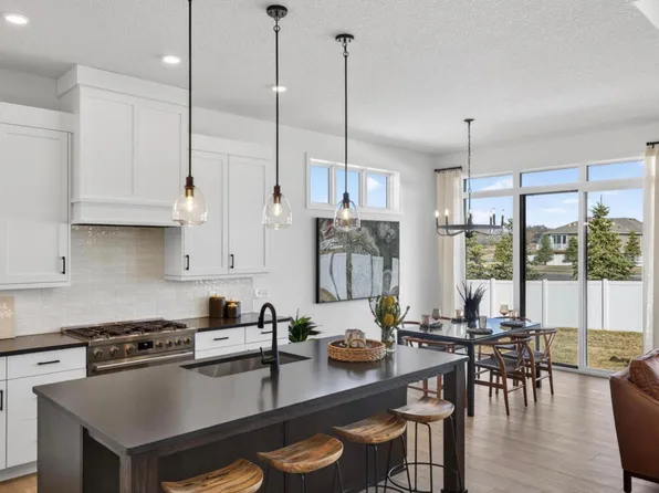 1722 Jonni Way, Chanhassen, MN 55317