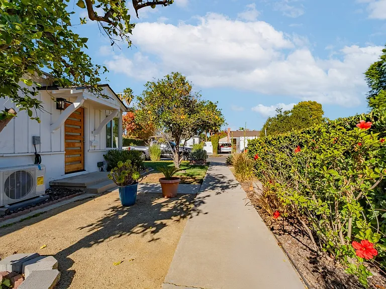 14418 Martha St — Photo 14