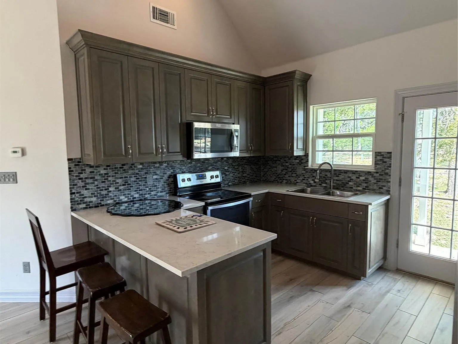 2 bed, 1.0 bath, 792 sqft, $1,500 — Photo 2