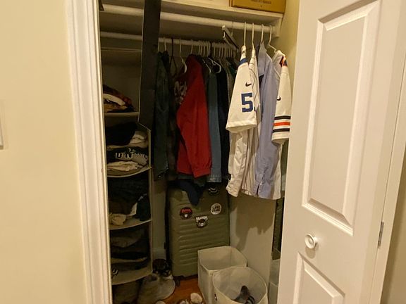 4th image of 2454 W Moffat St #1