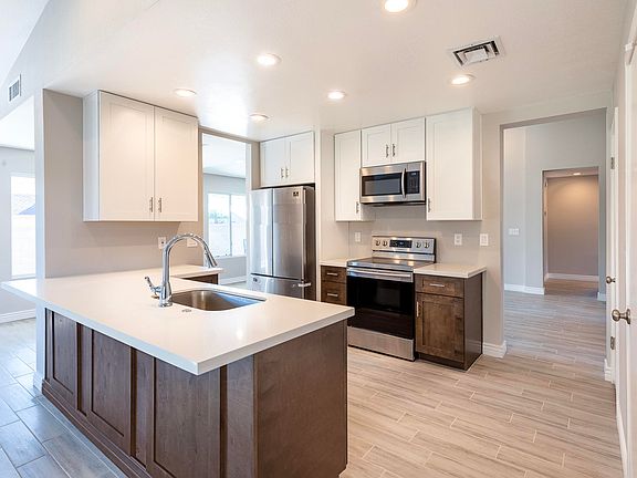 4th image of 8455 W Sunnyslope Ln