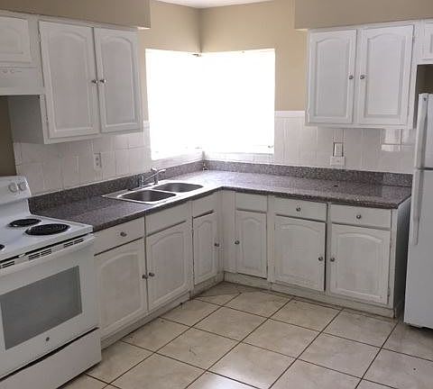 2nd image of 1426 E Hancock Dr