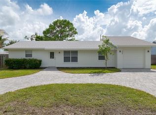 8300 SE Camellia Dr, Hobe Sound, FL 33455